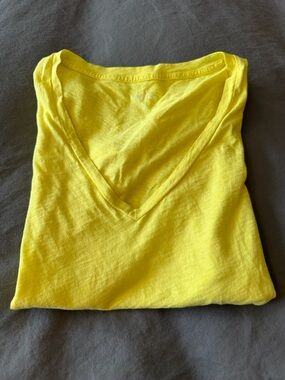 J.Crew Vintage Cotton Yellow V-Neck Tee Size M Soft Slub Cotton Casual Basic